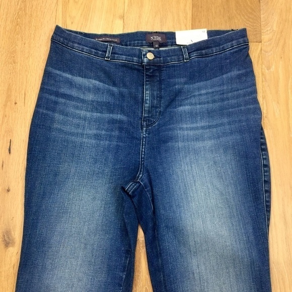 NYDJ Barbara Bootcut Jeans in Meloy Wash - Picture 7 of 15